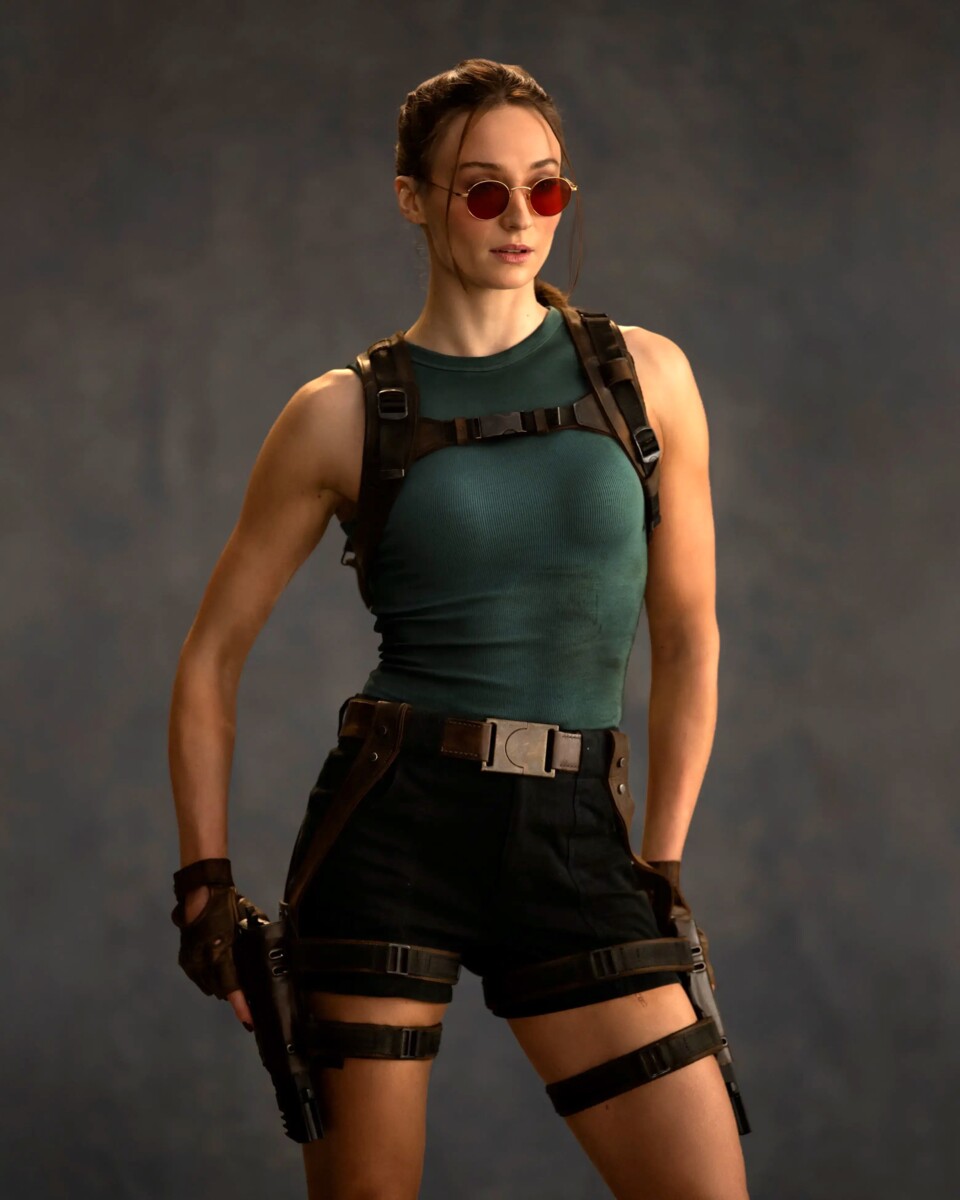 Dürfen wir vorstellen: Lara Croft, gespielt von Sophie Turner. (Bild: Amazon)