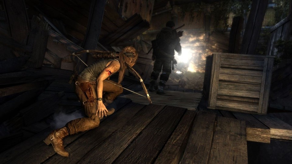 Statt mit glühenden Rohren ballernd durch die Gegend zu laufen, ist es in Tomb Raider immer besser, ungesehen zu bleiben.