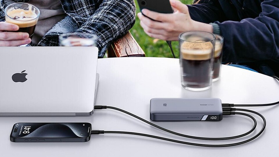 Auch zwei USB-C und USB-A-Anschlüsse: Es gibt zwar kein integriertes Kabel, aber dafür hat das Ding satte 100 W Leistung!