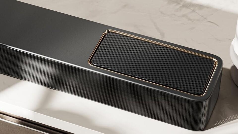 Die Soundbar ist mit Upfiring Speakern ausgestattet.