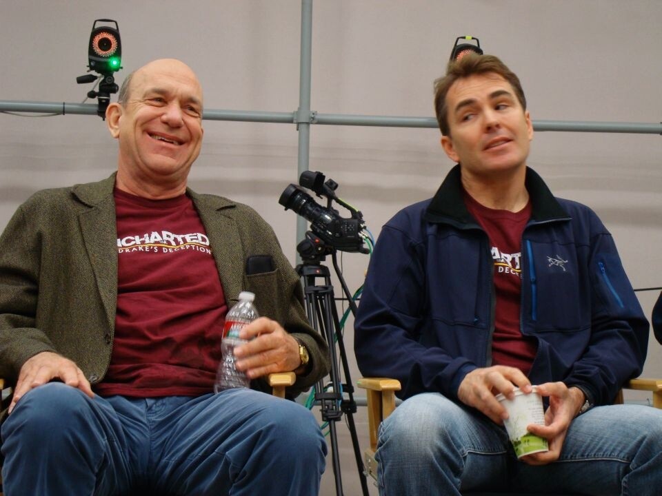 Das sind Richard McGonagal (links) und Nolan North (rechts), die Darsteller von Sully und Drake.