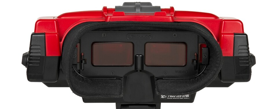 Beim ursprünglichen Virtual Boy, den ihr hier seht, befanden sich hinter den Linsen Spiegel, die das Bild von den seitlich angebrachten Displays übertrugen.