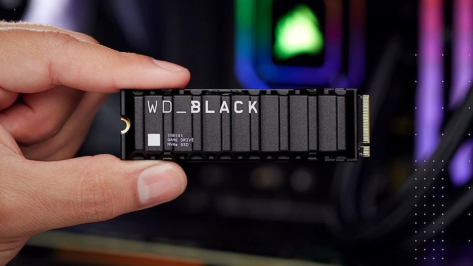 Die WD Black SN850X gibt es auch in einer Heatsink-Version. Momentan kommt ihr aber günstiger weg, wenn ihr separat einen Kühlkörper dazukauft.