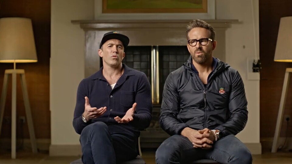 Die beiden Schauspieler Ryan Reynolds und Rob McElhenney haben 2021 den Klub gekauft. (©DisneyHuluFX Networks)