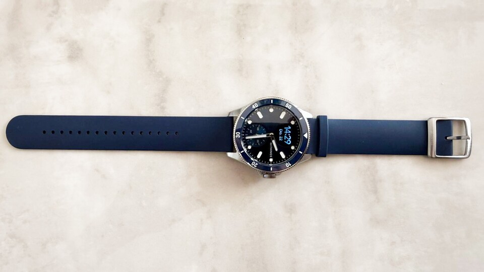 Ihr tragt so eine Uhr jeden Tag. Da darf sie auch einfach gut aussehen. Die ScanWatch Nova hat das klassische Design einer Taucheruhr und ich liebe es.