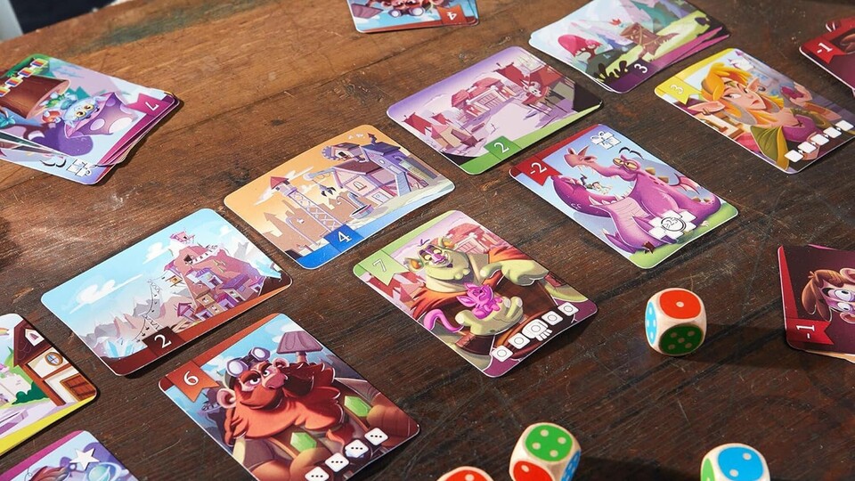 Würfelkönig hat mich nicht nur mit der coolen Spielmechanik, sondern auch mit den wundervoll illustrierten Karten verzaubert!