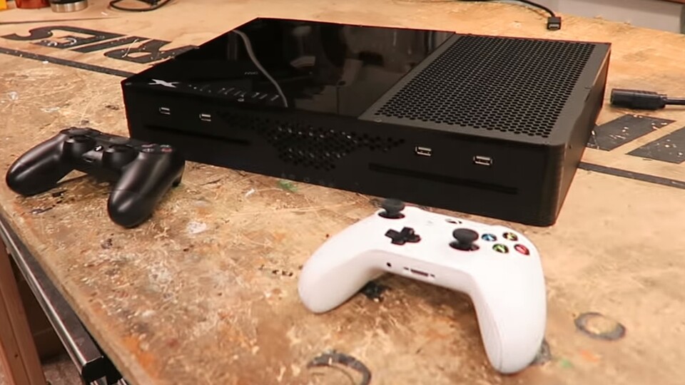 Die Xstation kombiniert die Xbox One S mit der PS4 Slim.