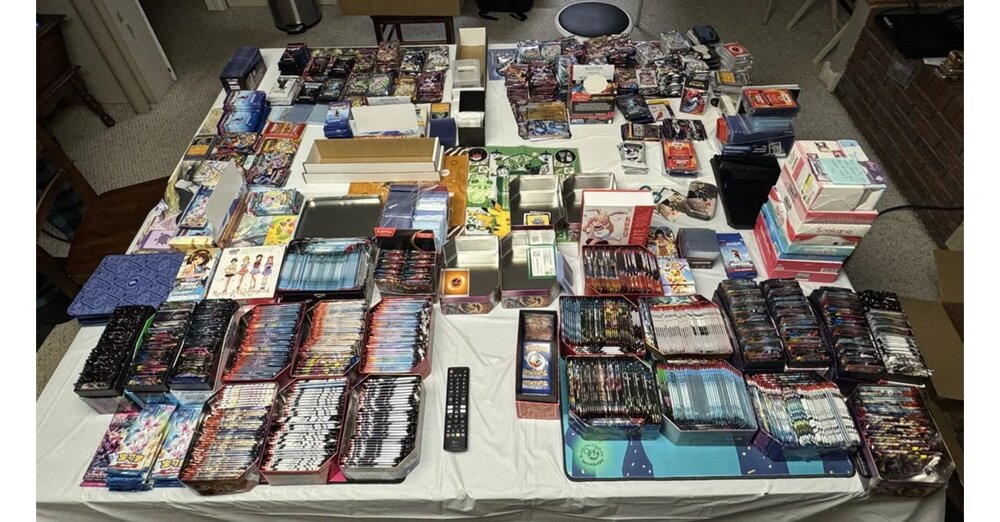 -Dieses-Jahr-ist-es-irgendwie-eskaliert-5-Freunde-sammeln-1-Jahr-lang-ber-1-250-Pok-mon-TCG-Booster-und-ffnen-sie-dann-alle-auf-einmal-so-f-llt-das-Fazit-aus