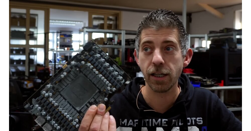 Tech-Experte-ffnet-vermeintliche-RTX-5090-zur-Reparatur-und-sieht-statt-High-End-Grafikkarte-nur-eine-leere-H-lle-vor-sich