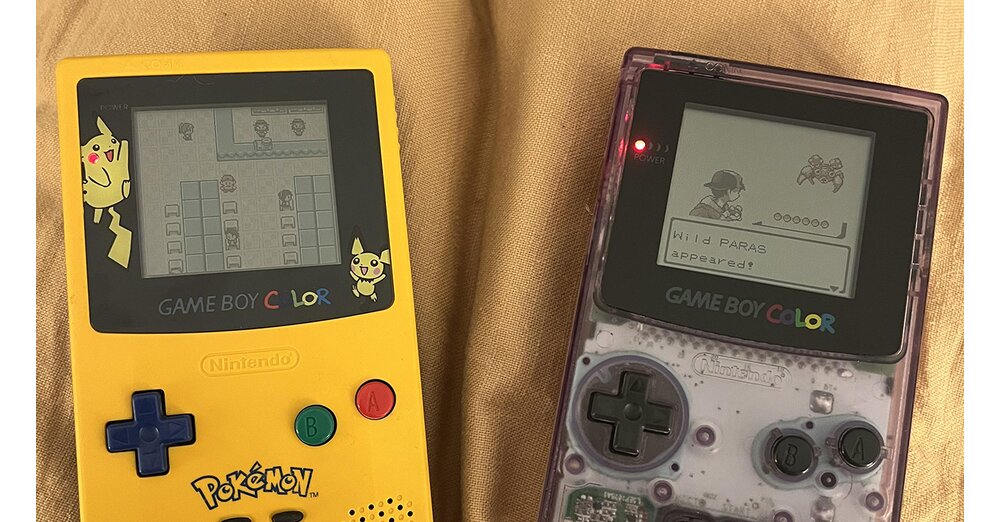 -P-rchen-des-Jahres-Pok-mon-Fan-kauft-seiner-Ehefrau-zum-Geburtstag-gleich-2-Game-Boys-und-3-Spiele-damit-sie-zusammen-den-Pok-dex-vervollst-ndigen-k-nnen