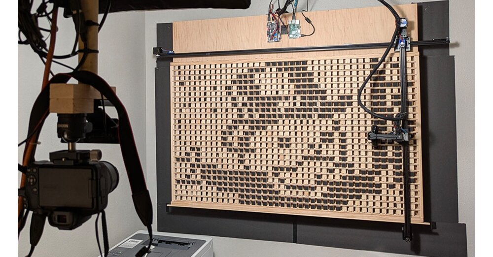 Ingenieur-baut-6-Jahre-lang-den-unpraktischsten-Bildschirm-der-Welt-der-aus-Holz-besteht-und-1000-Pixel-erreicht