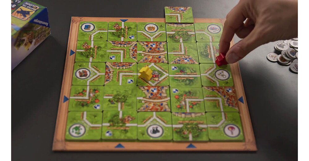 Carcassonne-Labyrinth-Zwei-der-gr-ten-Brettspiel-Namen-berhaupt-machen-gemeinsame-Sache-und-das-Ergebnis-sieht-richtig-cool-aus