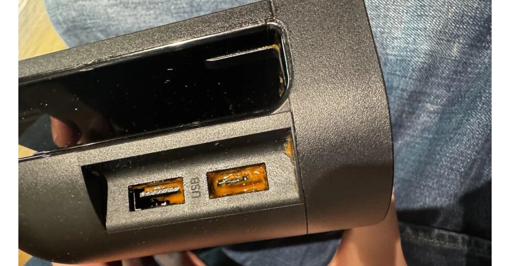 Oh-nee-Switch-2-Ungl-cksrabe-stopft-das-Dock-zusammen-mit-Erdnussbutter-in-seine-Tasche-und-verkleistert-damit-alle-USB-Ports