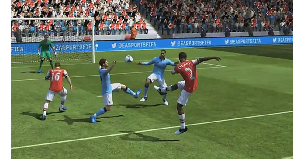 FIFA 13-第一個觸摸球控制是什麼？