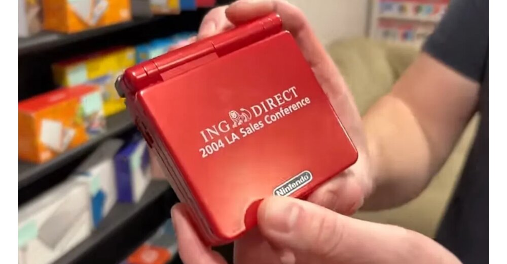 Eigener-Game-Boy-Advance-von-Deutscher-Bank-Jemand-hat-einen-GBA-SP-im-Design-der-ING-Diba-gefunden-und-ja-Die-Dinger-gab-es-wirklich