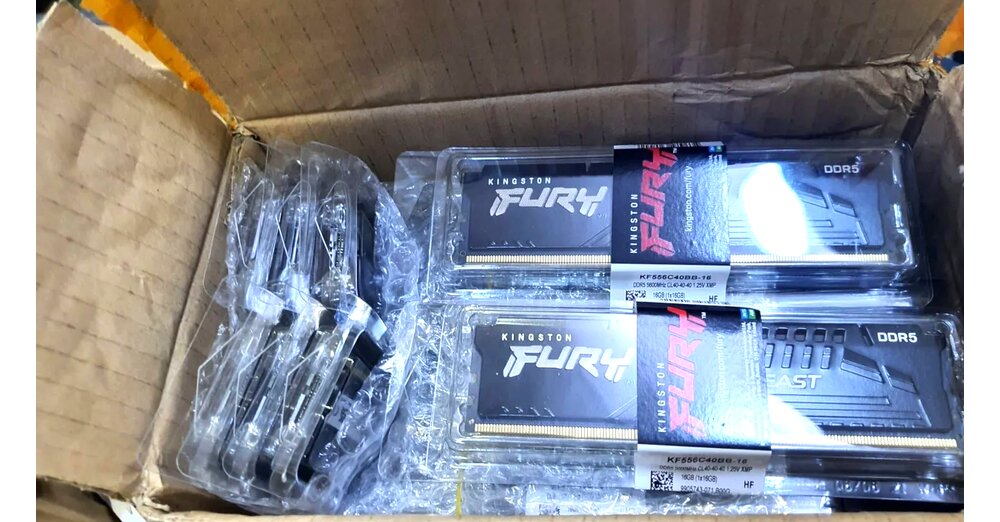 Gl-ckspilz-kauft-25kg-Amazon-R-ckgaben-f-r-100-Dollar-und-traut-seinen-Augen-nicht-Im-Paket-sind-sagenhafte-640-GB-DDR5-RAM