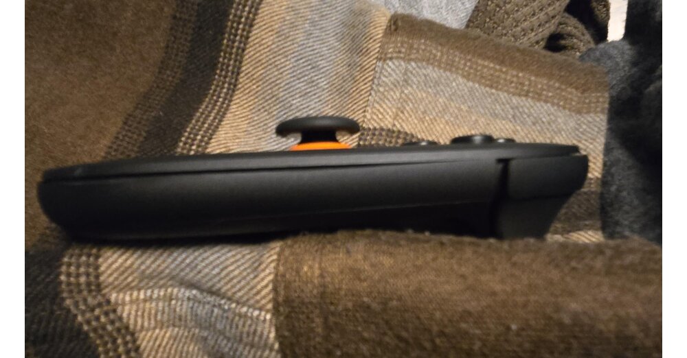 Switch-2-Spieler-l-sst-versehentlich-Joy-Con-fallen-Controller-berhitzt-komplett-und-bl-ht-sich-auf