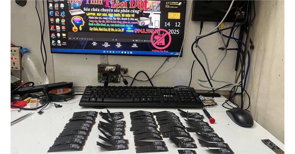 10-j-hriger-biegt-50-SSDs-in-der-Mitte-durch-um-zu-testen-wie-stabil-sie-sind-und-zerst-rt-dadurch-Hardware-im-Wert-von-mehr-als-3000-Euro