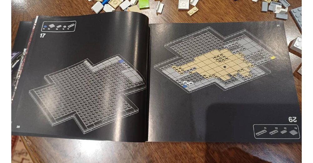 -Nach-Schritt-17-kommt-29-LEGO-Fan-findet-kuriosen-Fehler-in-einer-offiziellen-Anleitung-12-Seiten-sind-einfach-falsch-herum-gebunden