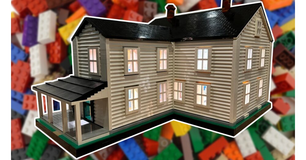 Aus-17-000-LEGO-Steinen-Geschwister-bauen-gemeinsam-das-Haus-nach-in-dem-ihre-Familie-bereits-seit-225-Jahren-lebt-und-das-Ergebnis-ist-atemberaubend