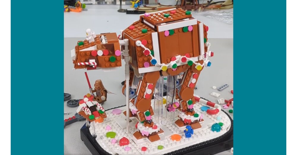 LEGO-Fan-verpasst-dem-Lebkuchen-AT-AT-einen-Motor-und-wir-w-rden-den-auch-gerne-unter-dem-Weihnachtsbaum-rumstampfen-lassen