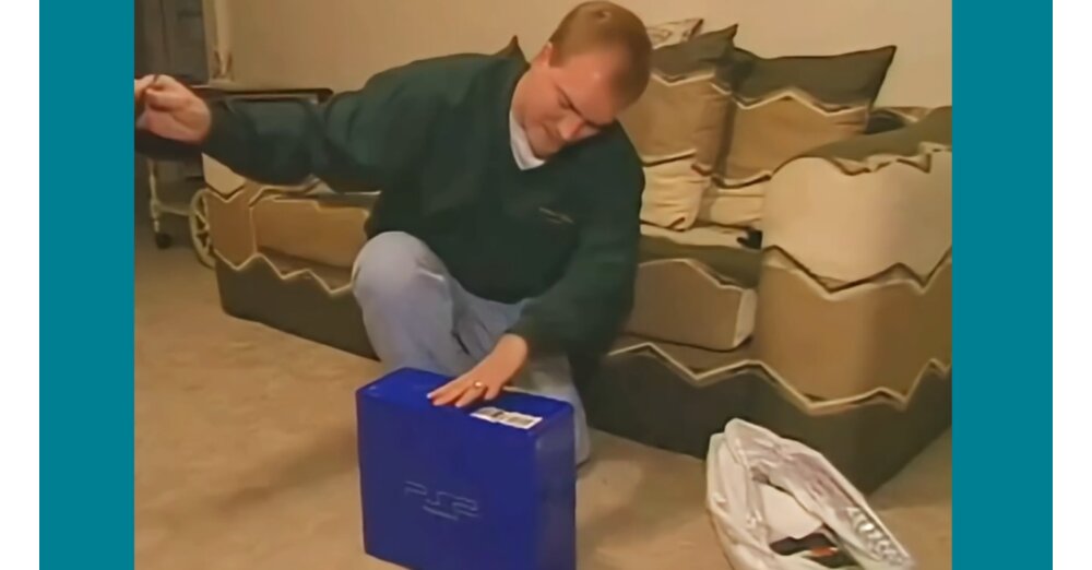 PlayStation-Fan-ging-vor-25-Jahren-mit-seinem-PS2-Unboxing-viral-Heute-ist-er-54-und-erz-hlt-was-mit-der-PS2-von-damals-passiert-ist