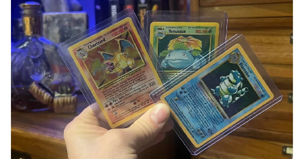 Pok-mon-Fan-hat-ganz-besondere-Weihnachts-berraschung-f-r-seinen-Bruder-schenkt-ihm-drei-coole-Karten-aus-der-ersten-Generation