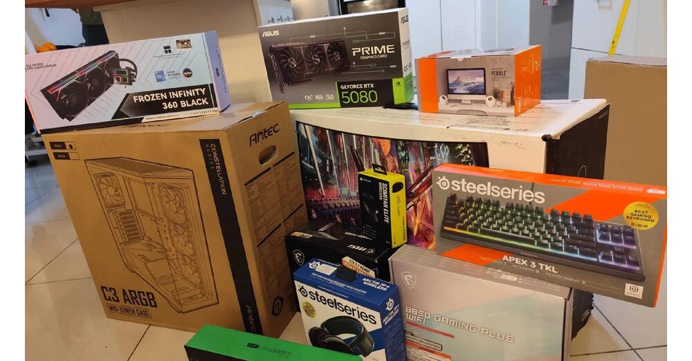 Ex-Konsolenzocker-wechselt-nach-10-Jahren-auf-PC-kauft-sich-5-000-Euro-Setup-und-stopft-alles-auf-einen-winzigen-IKEA-Tisch-f-r-60-Euro