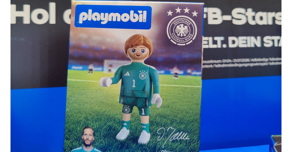 Nach-nderung-kurz-vor-der-Fu-ball-WM-Oli-Baumanns-Playmobil-Figur-tr-gt-noch-die-Nummer-1-und-Fans-lachen-sich-kaputt