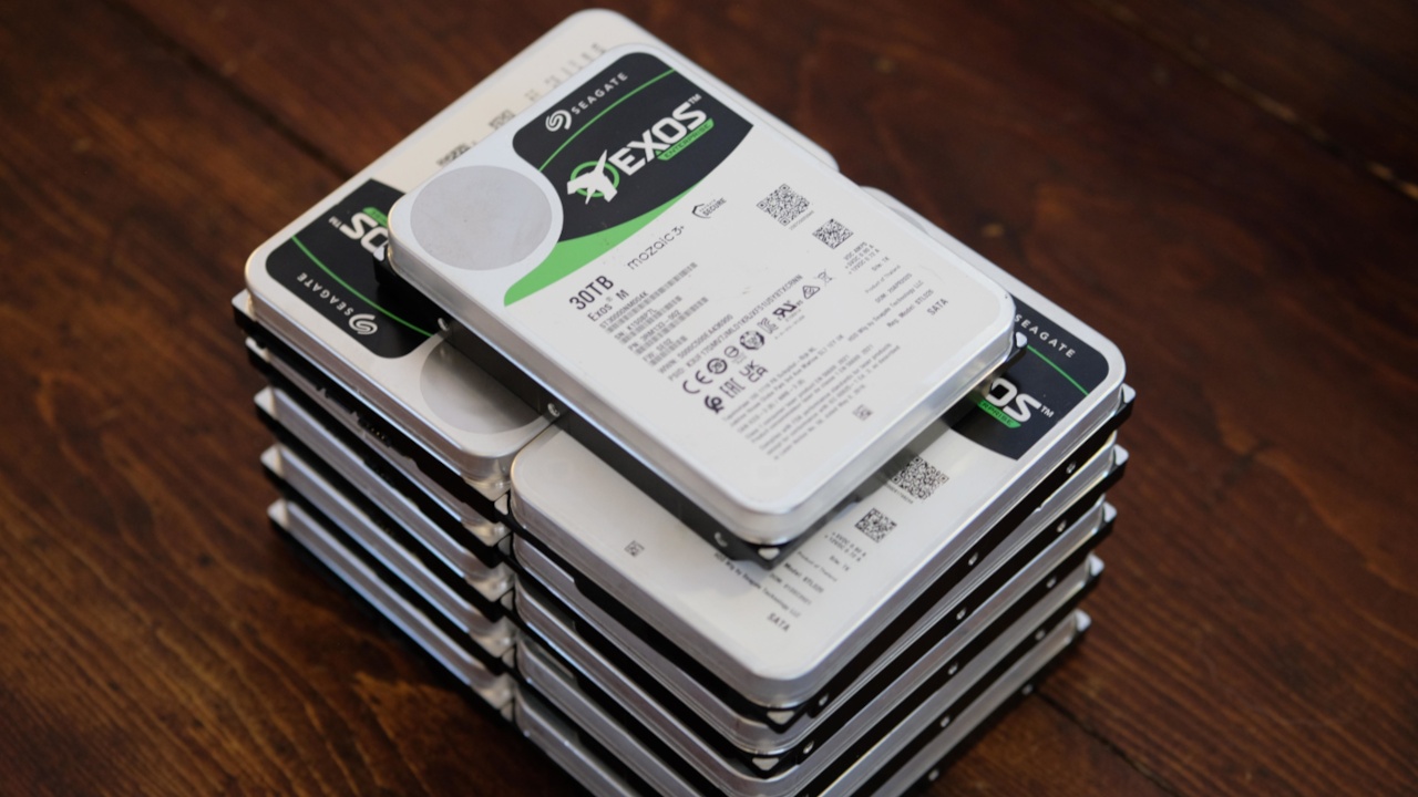 Glückspilz kauft 11 Festplatten mit insgesamt 330 TB vor Preisexplosion - heute sind sie 15.000 Euro wert