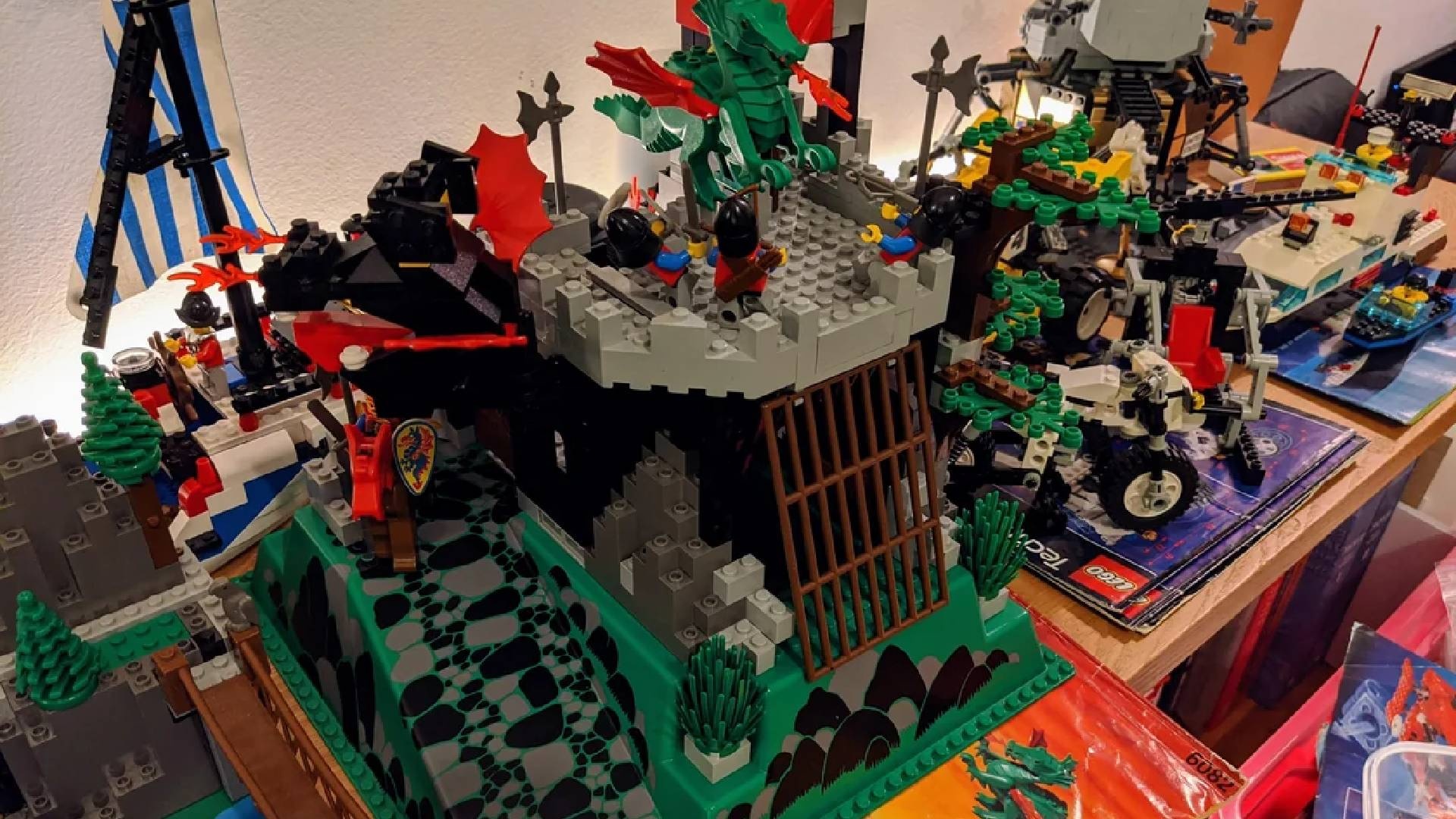 LEGO-Fan rettet über 30 Jahre alte Sets vom Dachboden seiner Eltern und ist überrascht, dass sie noch immer komplett sind