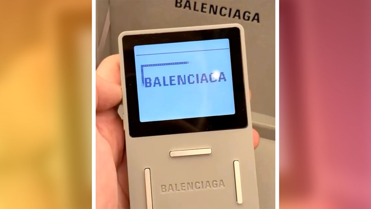 Luxusmarke Balenciaga veröffentlicht eigenen Handheld und auf dem läuft gerade einmal ein 50 Jahre altes Spiel