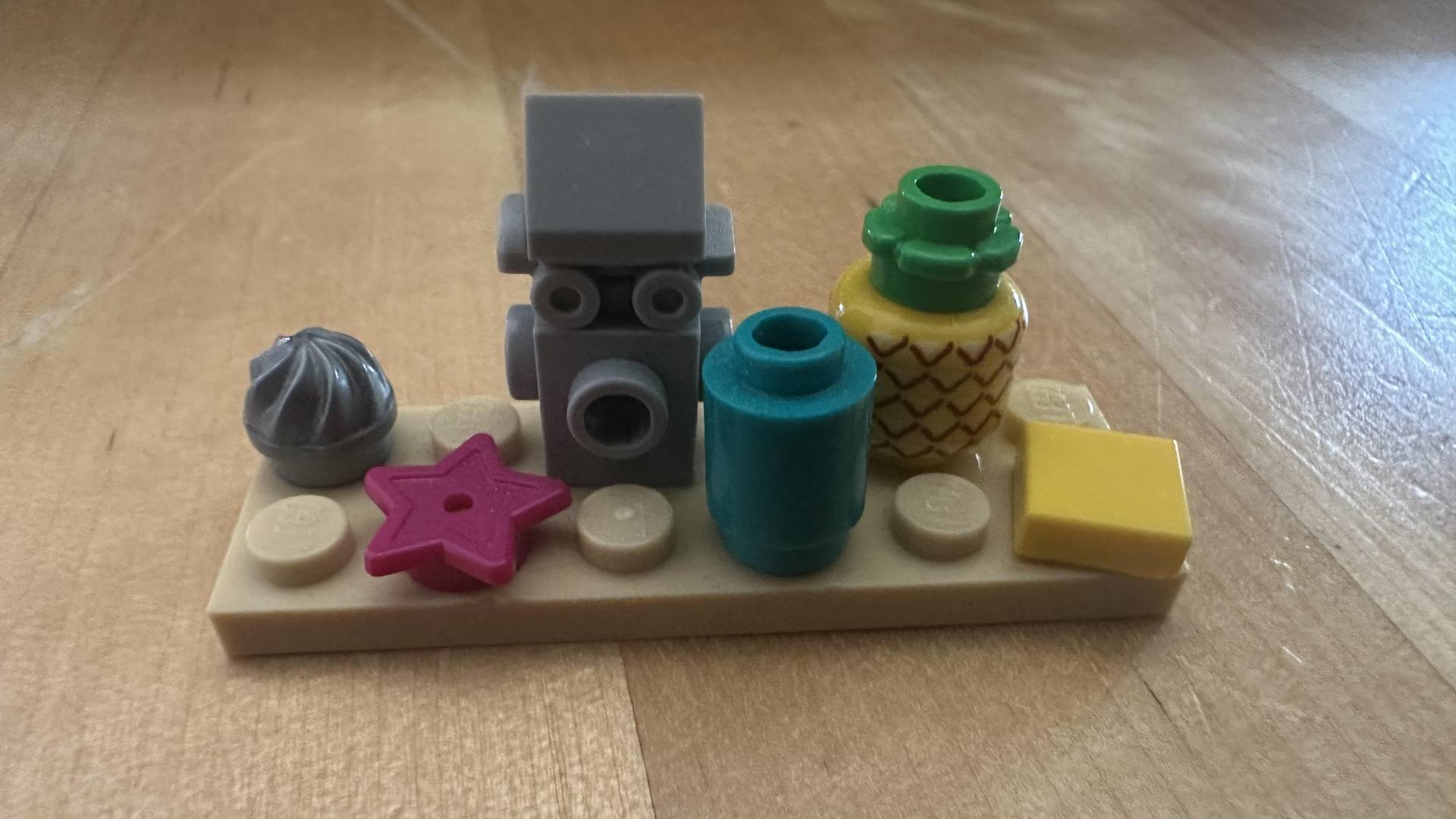 LEGO-Bastler baut das coolste SpongeBob-Set, das ich bisher gesehen habe - es besteht aus gerade mal 10 Teilen