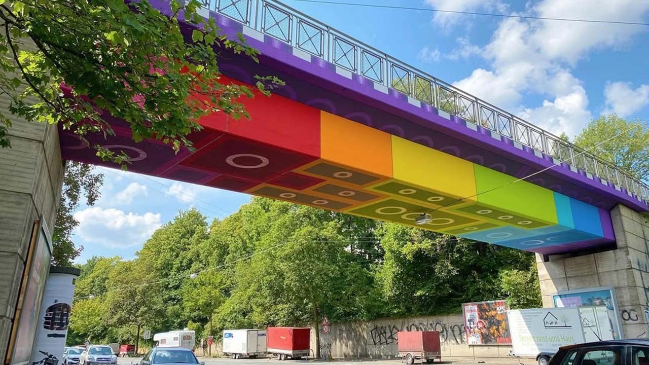 Wuppertal hat zwei offizielle "LEGO Brücken" - und der Klemmbaustein-Look ist auch noch täuschend echt