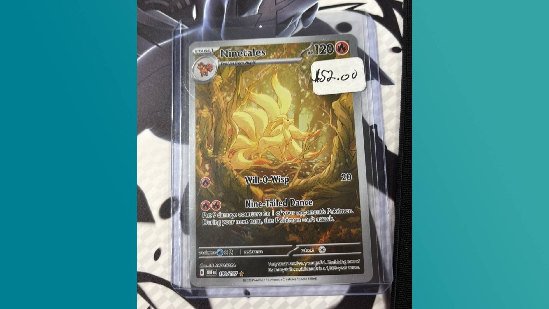 Pokémon TCG-Fan entdeckt in Laden seine Traumkarte und der Verkäufer schenkt sie ihm einfach: "Bedeutet dir mehr"