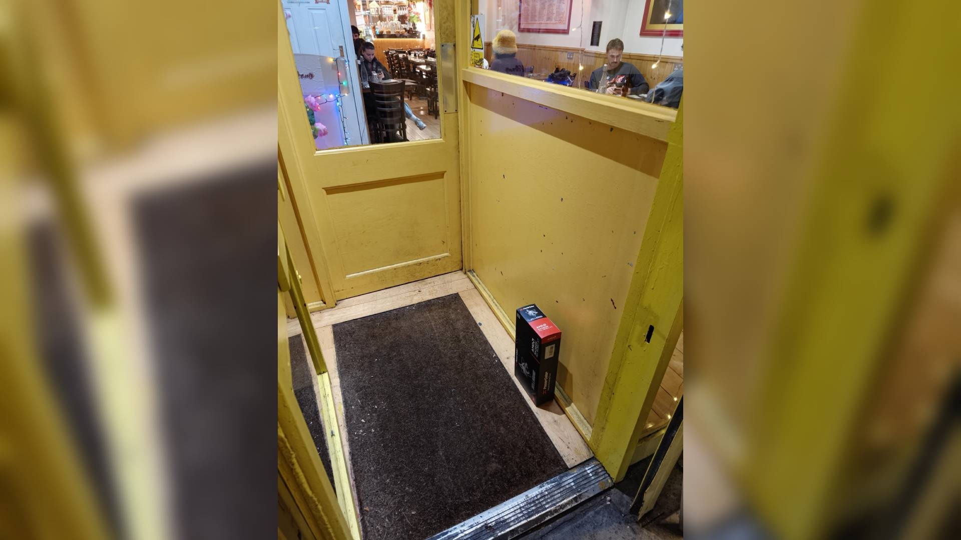 PC-Spieler holt sich 9060 XT-Grafikkarte bei Temu und bestellt sie in sein Restaurant - Lieferant stellt sie einfach vor die geschlossene Tür