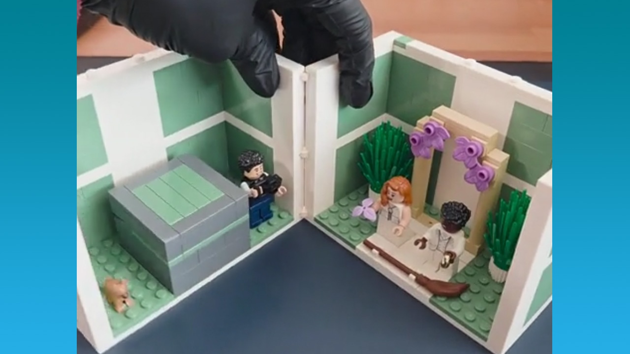 LEGO-Fan macht ihrer Freundin einen Heiratsantrag, indem sie Diorama in einer Geschenkbox versteckt - hat sogar die richtigen Köpfe für sich und ihre Angetraute