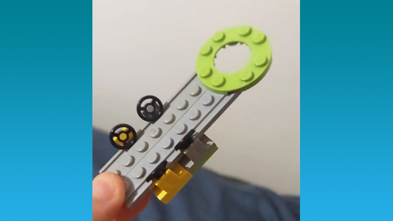 LEGO-Fan findet geniale Bautechnik, um winzige Schienen zu bauen und sie funktionieren sogar kopfüber - "Das war definitiv nie so vorgesehen, aber es klappt"