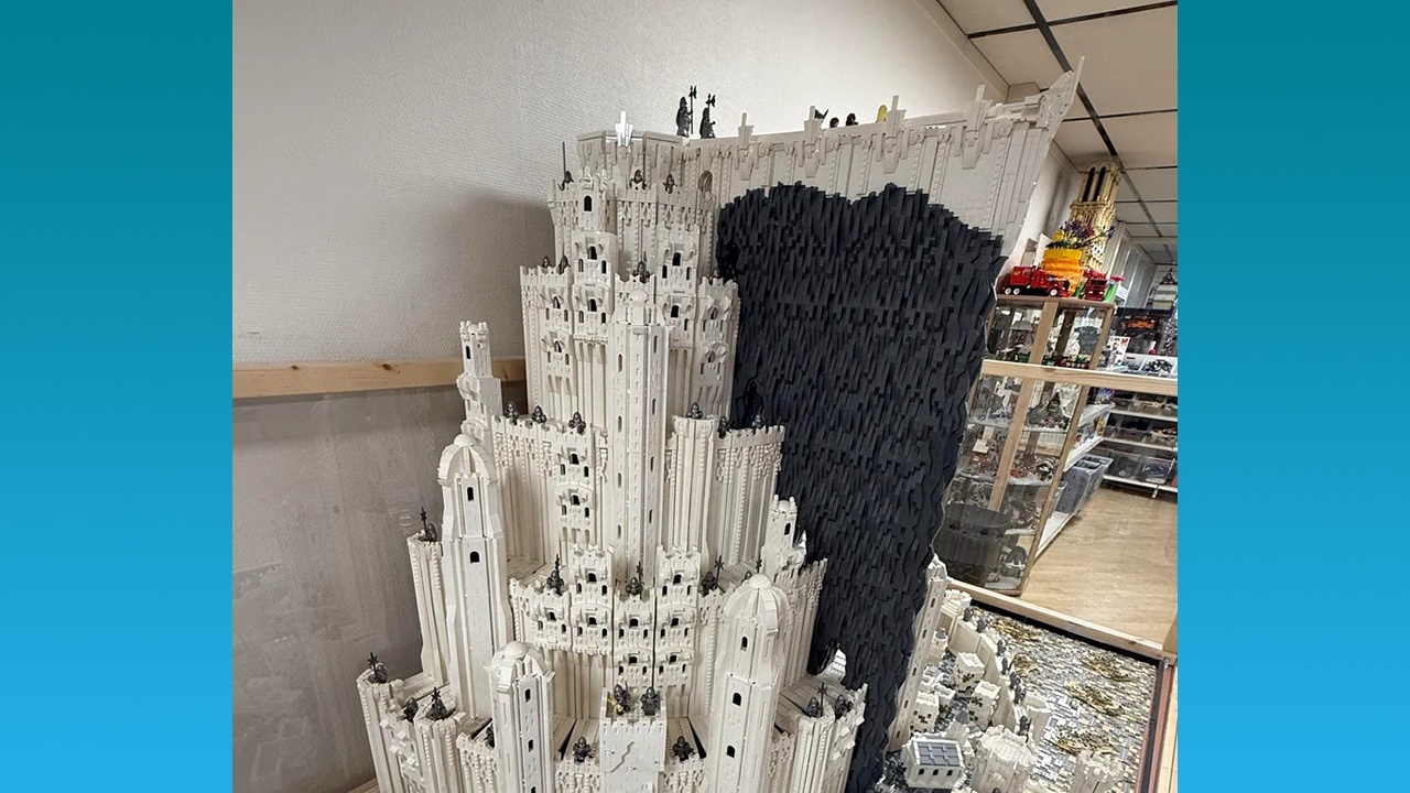 Dieses Minas Tirith-Modell aus LEGO stellt schon jetzt das offizielle Herr der Ringe-Set in den Schatten - besteht aus 100.000 Steinen und der Aufbau dauerte 768 Stunden