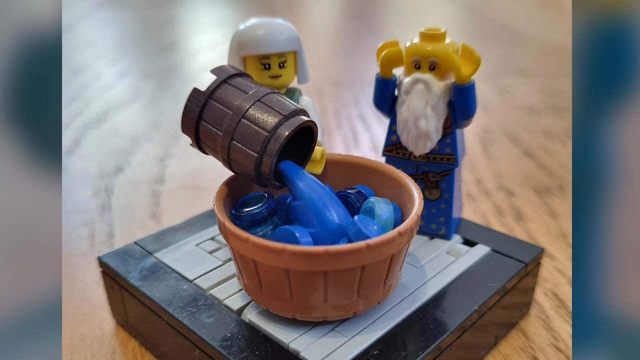 LEGO-Schlitzohr nimmt einfach einen Zaubererhut, um fließendes Wasser darzustellen und es ist so simpel wie genial - 27.000 Leute feiern es