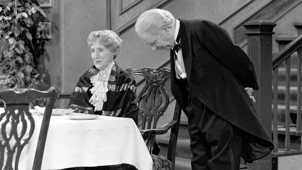 Wann läuft Dinner for One im TV? Das sind die Sendertermine des Klassikers an Silvester 2025