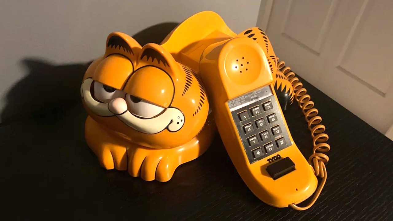 Das "Garfield-Telefon-Mysterium": 35 Jahre lang wurden Telefone im Cartoon-Katzen-Look an die französische Küste geschwemmt, dann erst wurde der Grund dafür entdeckt