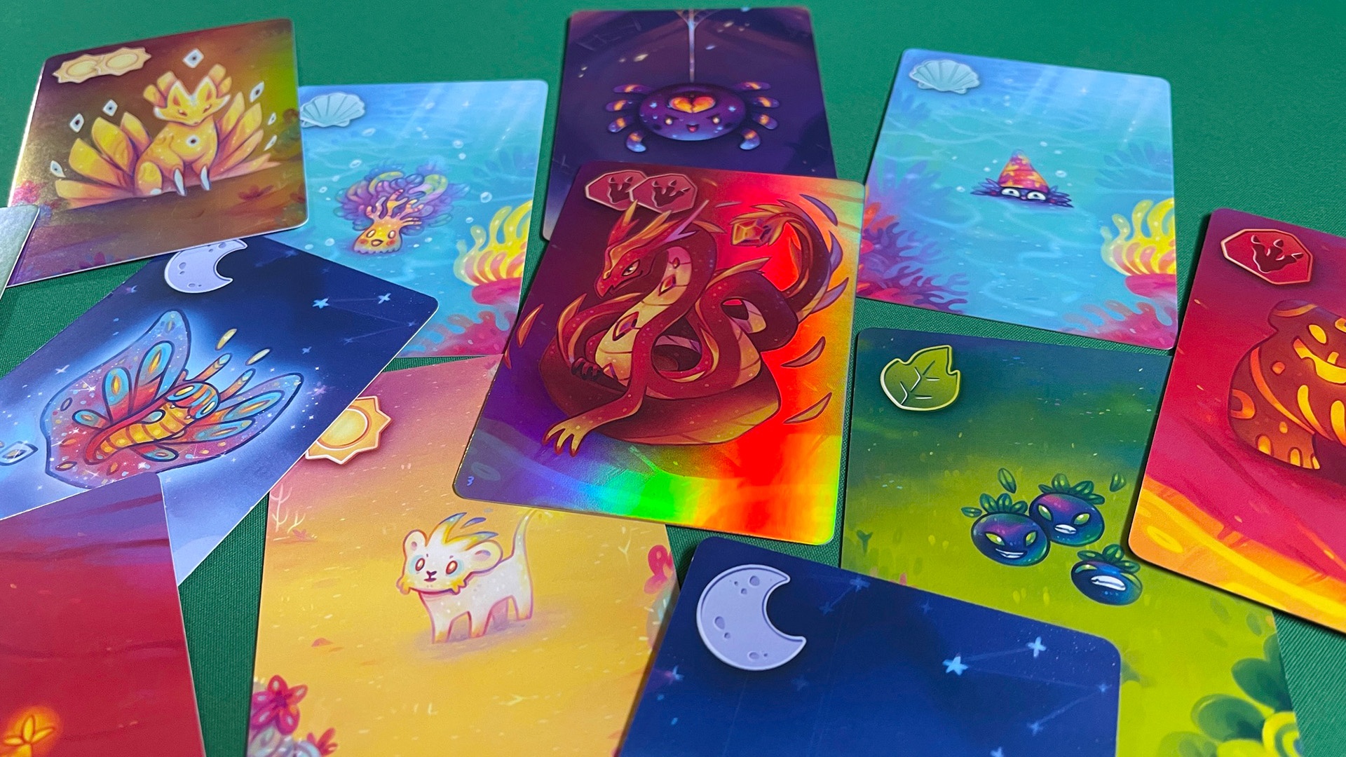Kind will mit den Pokémon-Karten des Papas spielen – der denkt sich eine Alternative aus und die wurde jetzt zum Kinderspiel des Jahres gewählt