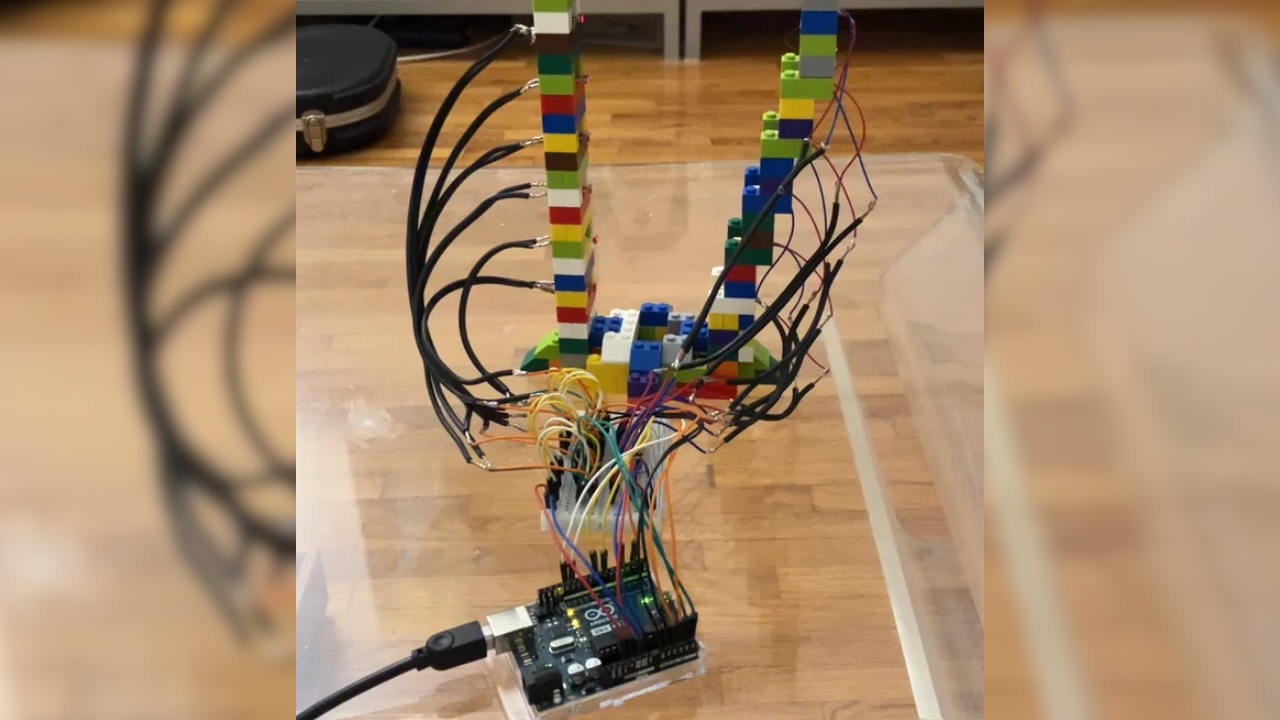 LEGO-Fan baut eine Laserharfe, die wirklich funktioniert und ohne Berührung gespielt werden kann