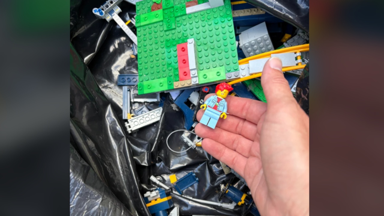 LEGO-Glückspilz will nur eine Runde joggen und findet seltenes Achterbahn-Set in Mülltüte - Ist 500 Euro wert, wenn es komplett ist