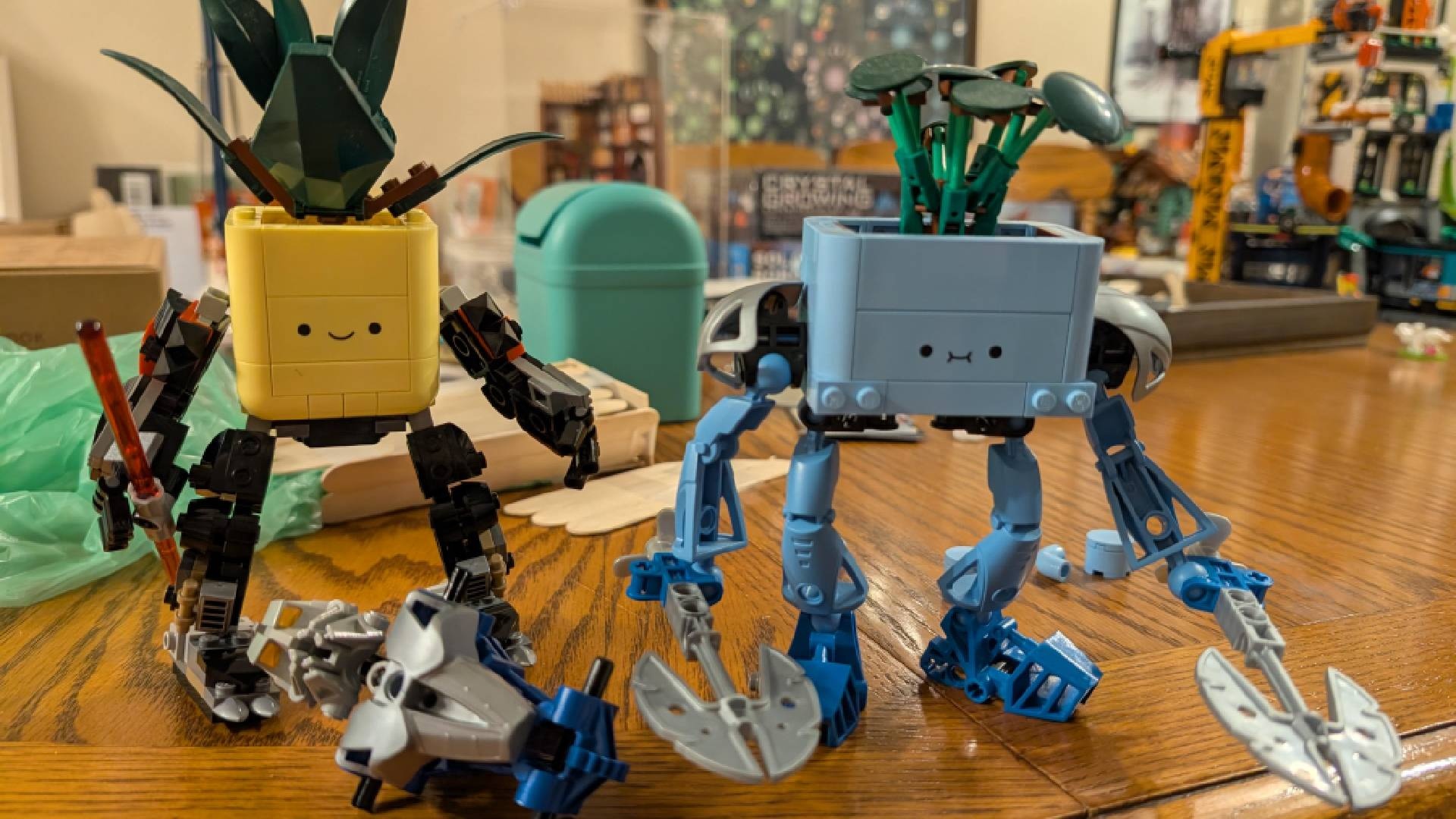 "Botanicle" - LEGO-Fan nutzt Bionicle-Teile, um Blumentöpfe in süße Mechs zu verwandeln