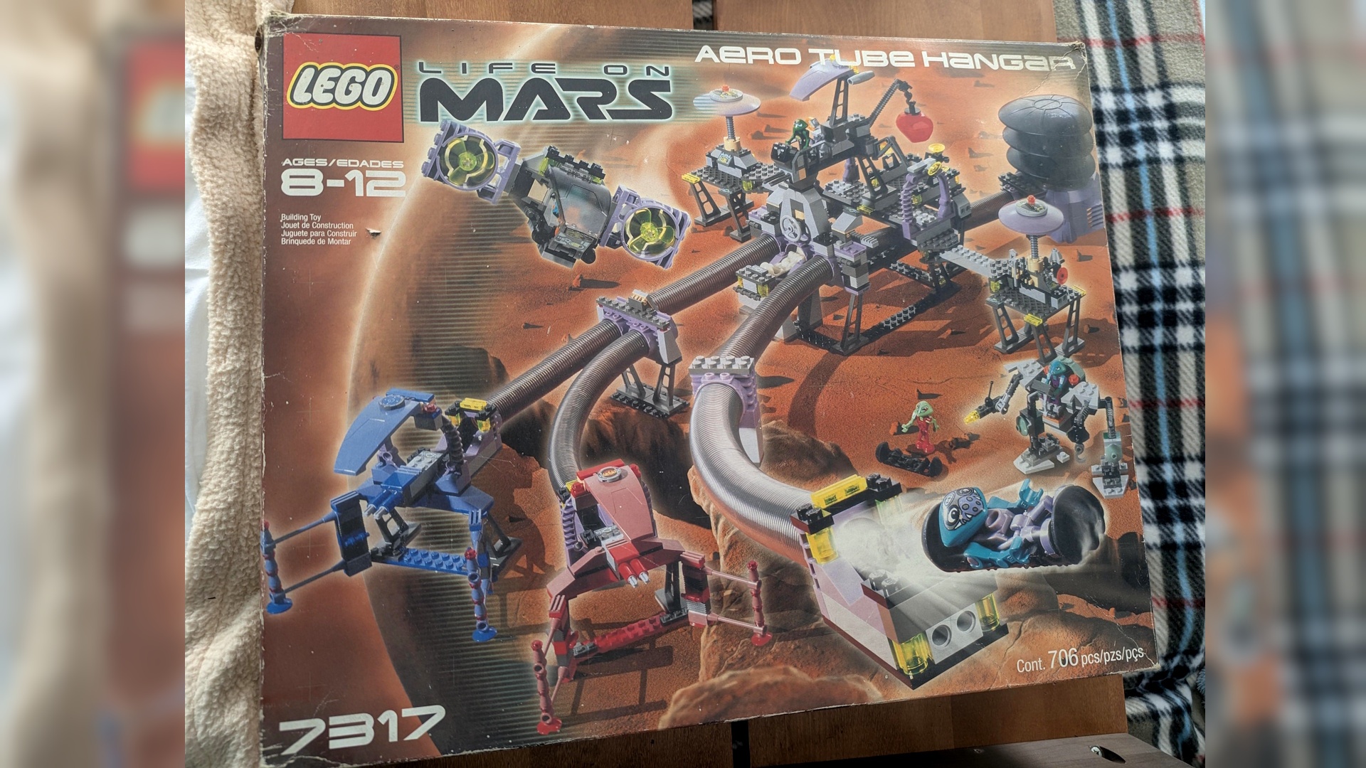 Mutter räumt Garage auf und findet 25 Jahre altes Space-LEGO-Set mit 5 Minifiguren: "Kindheits-Erinnerung freigeschaltet"