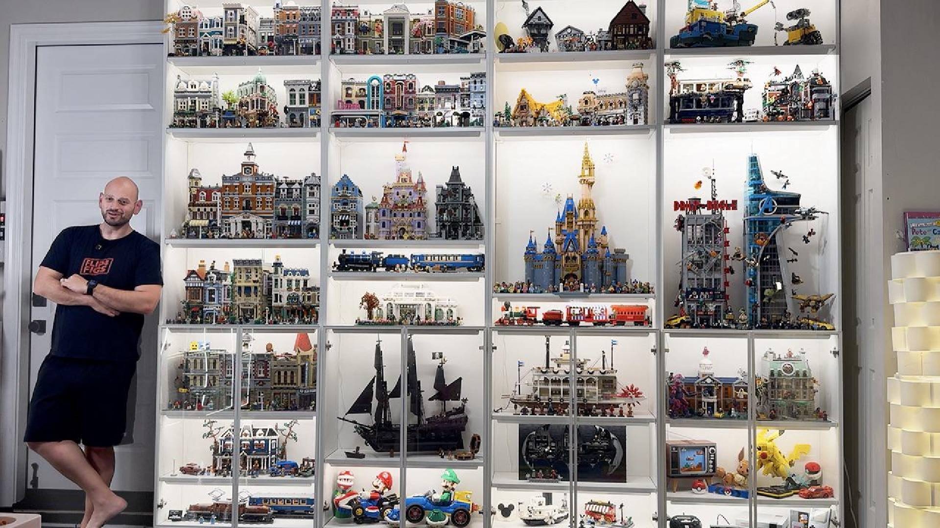 LEGO-Fan macht 2,70 Meter großes Regal zur ultimativen Ausstellung seiner Sets