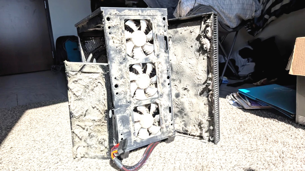 PC-Spieler findet heraus, warum seine CPU überhitzt und - mein lieber Herr Gesangsverein - ist da viel Staub in dem Gaming-PC