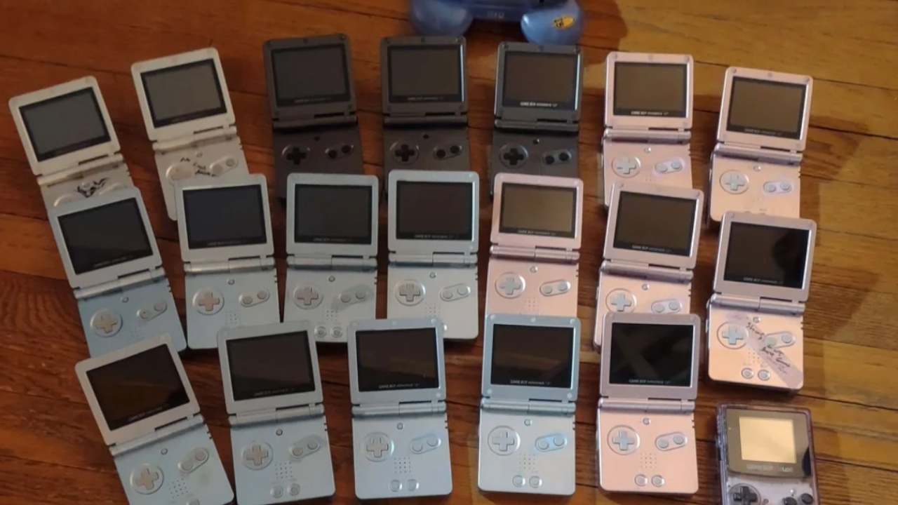 Großmutter kaufte 20 Game Boys und 26 Mal das gleiche Spiel, weil sie offenbar nicht wusste wie man Akkus auflädt und ein neues Spiel startet